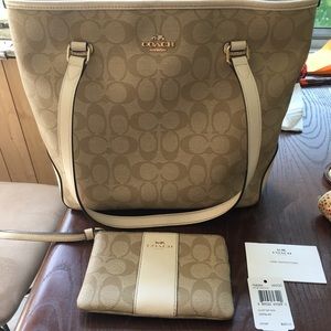 Coach purse and wallet clutch
